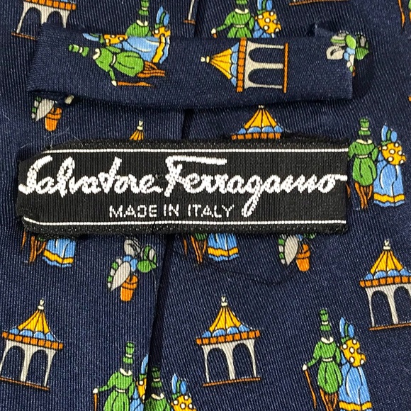 All silk designer luxury Salvatore Ferragamo tie - Picture 8 of 8